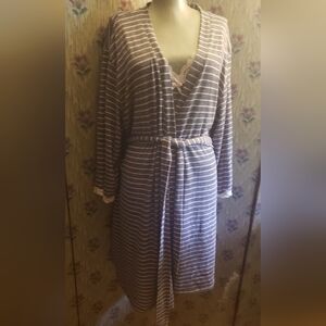 VS gown & robe Size: XL